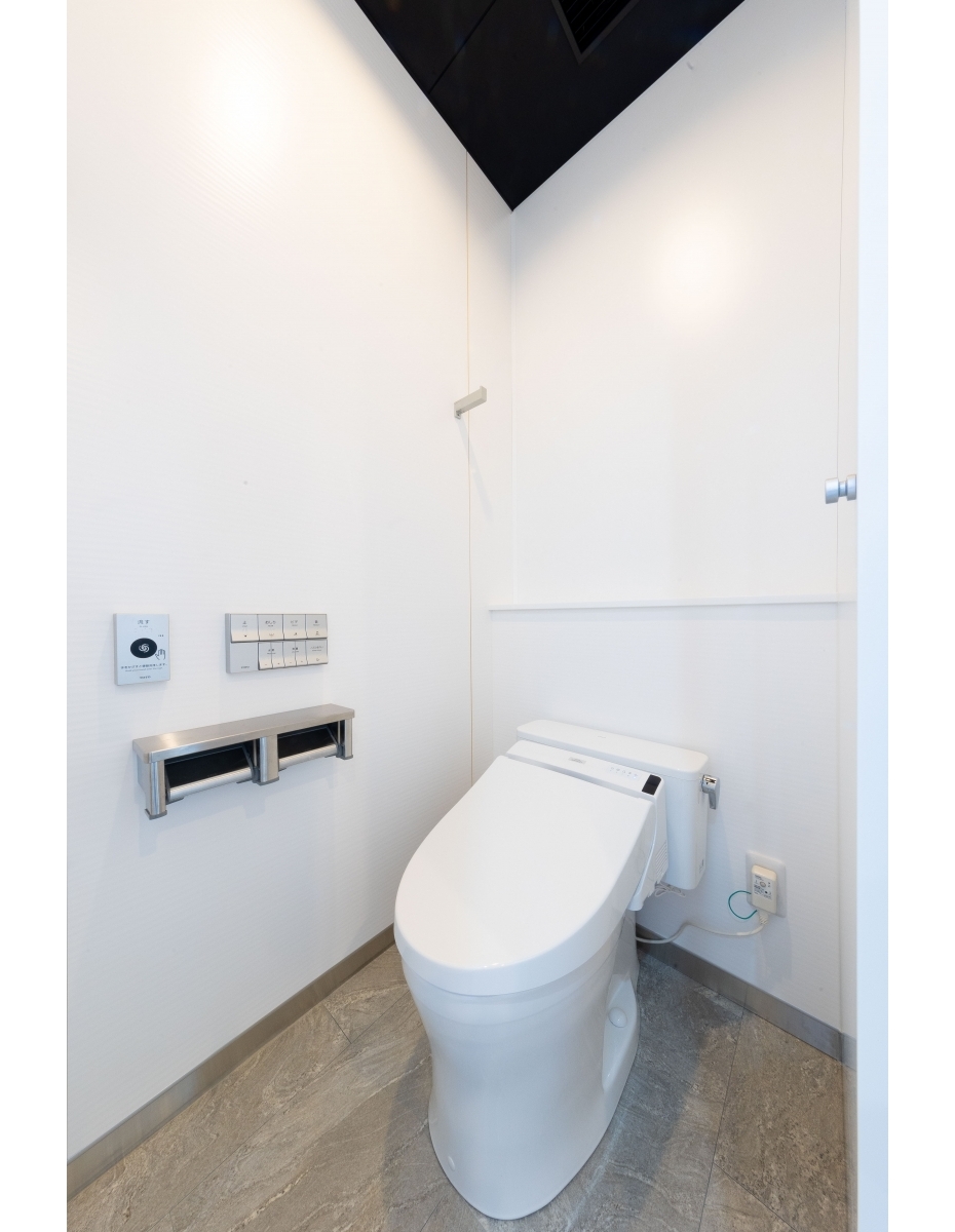 京都・某大学様新築トイレ 写真1