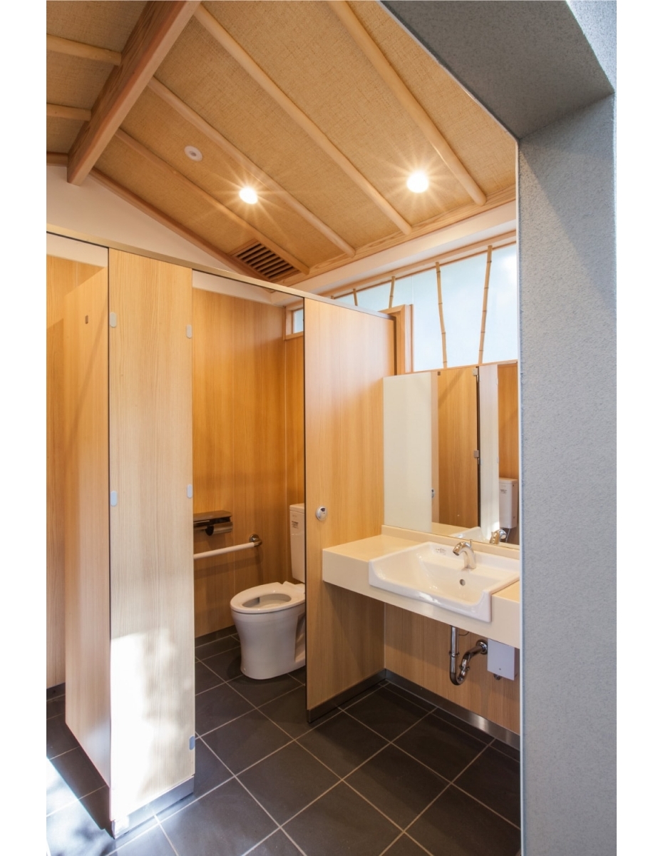 京都・某高校様トイレ 写真0