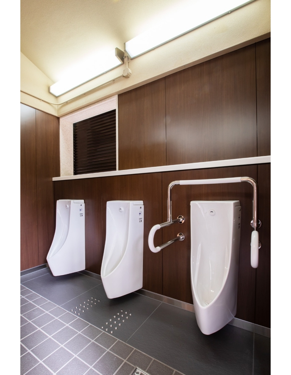 京都・二条公園トイレ 施工実績[一覧] オフィス・教育施設・公共施設・商業施設など、水まわりのデザイン・設計