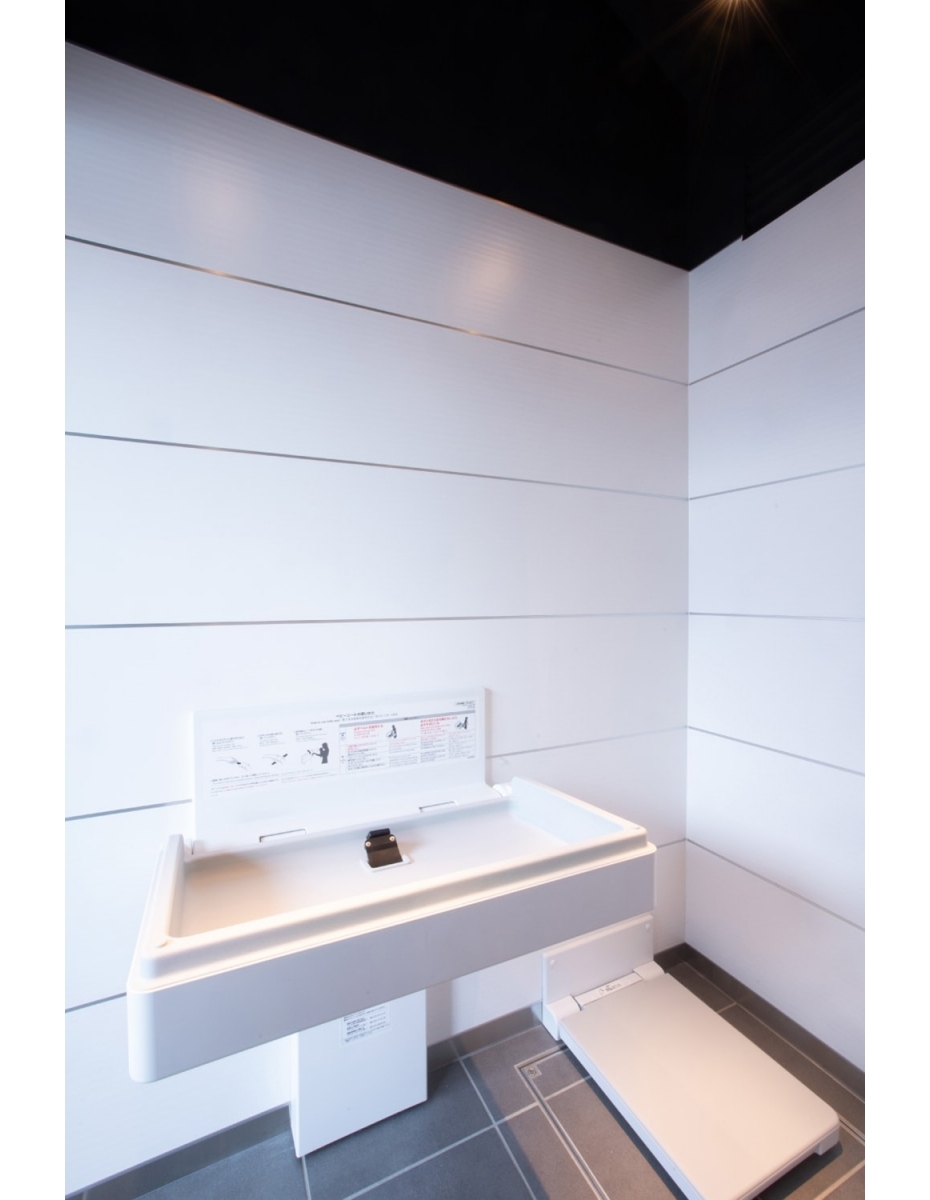 京都・二条城外堀公衆トイレ 施工実績[一覧] オフィス・教育施設・公共施設・商業施設など、水まわりのデザイン