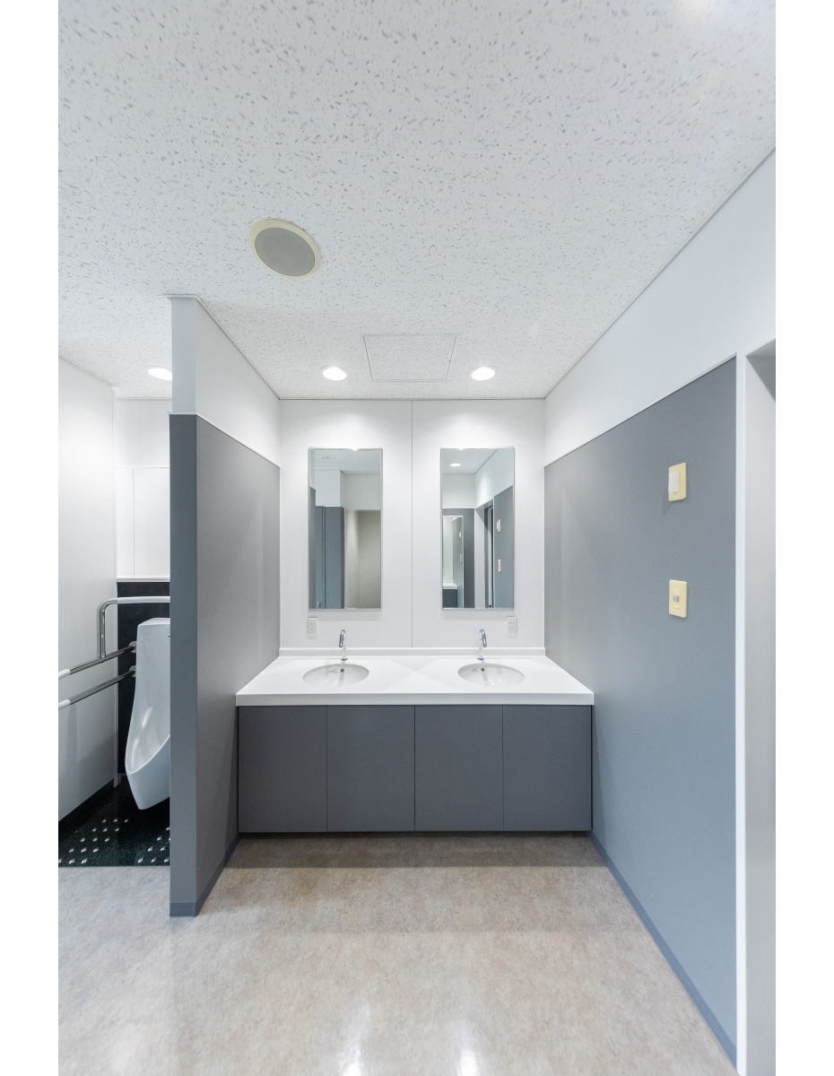 京都・某高校様トイレ 写真1