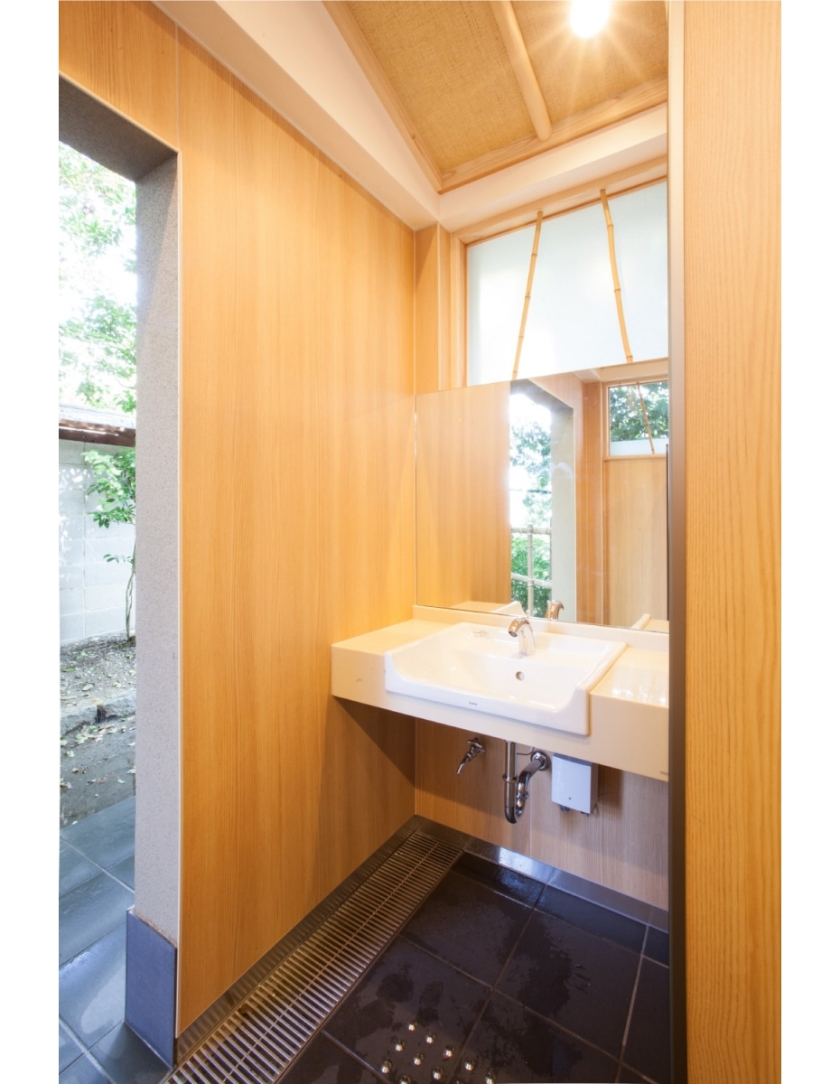 京都・清水寺境内トイレ 施工実績[一覧] オフィス・教育施設・公共施設・商業施設など、水まわりのデザイン