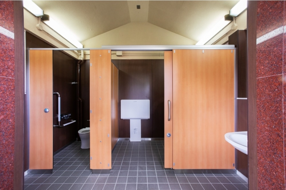 京都・二条公園トイレ 施工実績[一覧] オフィス・教育施設・公共施設・商業施設など、水まわりのデザイン・設計